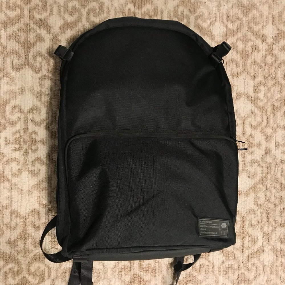 HEX® RANGER CLAMSHELL BLACK DSLR CAMERA BACKPACK